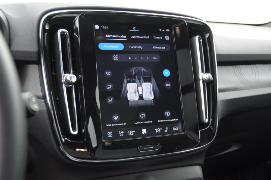 Volvo EX40 Single Ext. Range Ultra 82 kWh / Panorama schuif-kanteldak / 360 Camera / Harman Kardon / Trekhaak / Stuur- en stoelverwarming / Adaptive Cruise / Elektrische best.stoel met geheugen
