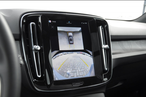 Volvo EX40 Single Ext. Range Ultra 82 kWh / Panorama schuif-kanteldak / 360 Camera / Harman Kardon / Trekhaak / Stuur- en stoelverwarming / Adaptive Cruise / Elektrische best.stoel met geheugen