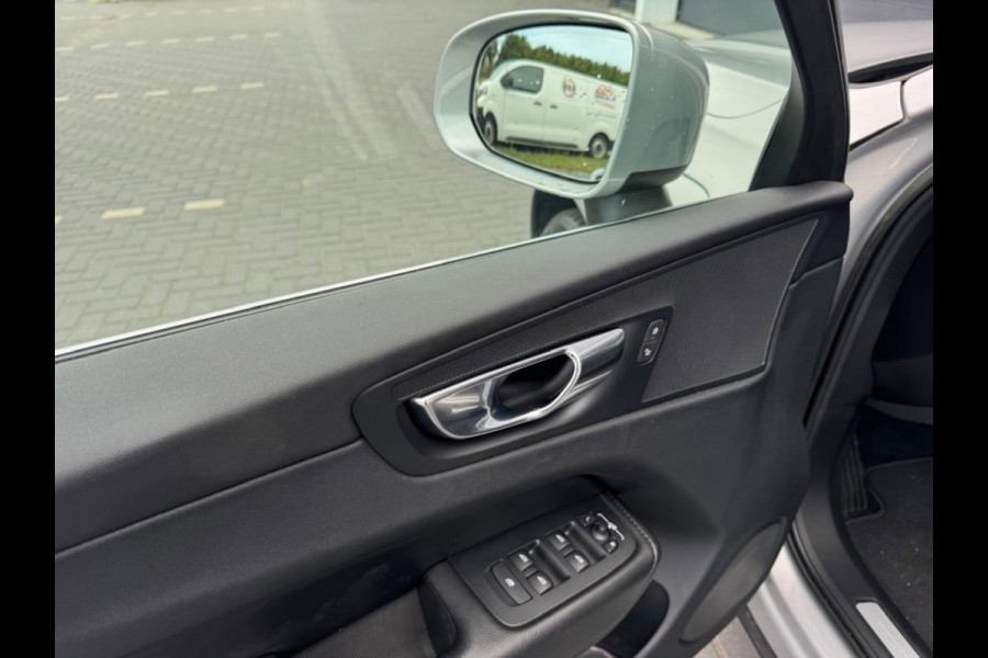 Volvo XC60 2.0 T6 Recharge AWD Inscription | PANO | Carplay