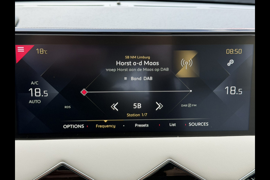 DS DS 3 Crossback 1.2 PureTech So Chic Camera Navigatie Carplay DAB Cruise Leder Lane assist