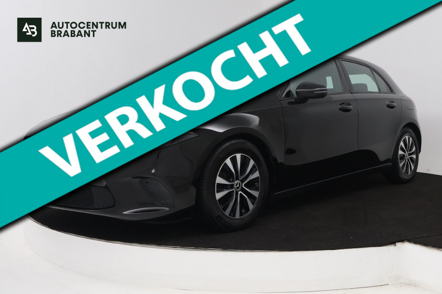 Mercedes-Benz A-Klasse 180 Business Solution (ACHTERUITRIJCAMERA, CRUISE CONTROL, NAVIGATIE, PARKEERSENSOREN)