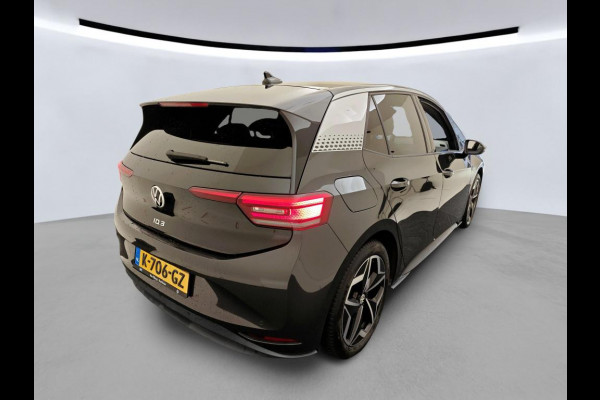 Volkswagen ID.3 First Plus 58 kWh 204pk | Camera | Stoelverwarming | IQ light | App Connect