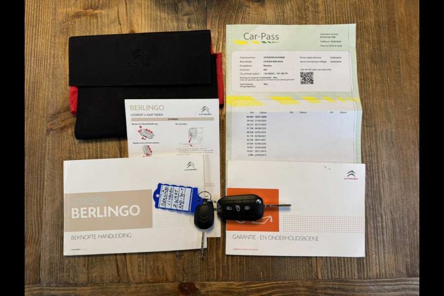 Citroën Berlingo XL 1.2 PureTech Shine 7p Trekhaak All-Season Banden, Carplay, Navi, Parkeersensoren, Climate Control
