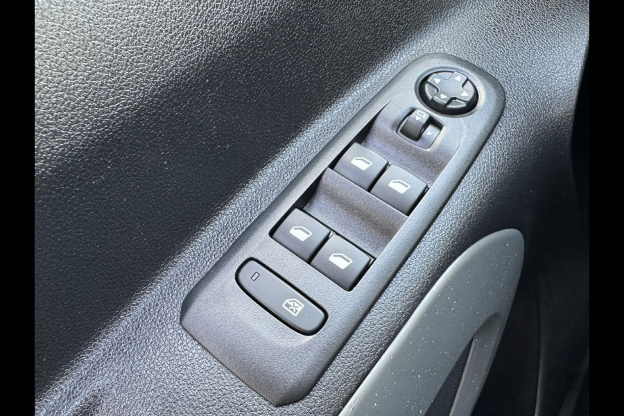 Citroën Berlingo XL 1.2 PureTech Shine 7p Trekhaak All-Season Banden, Carplay, Navi, Parkeersensoren, Climate Control