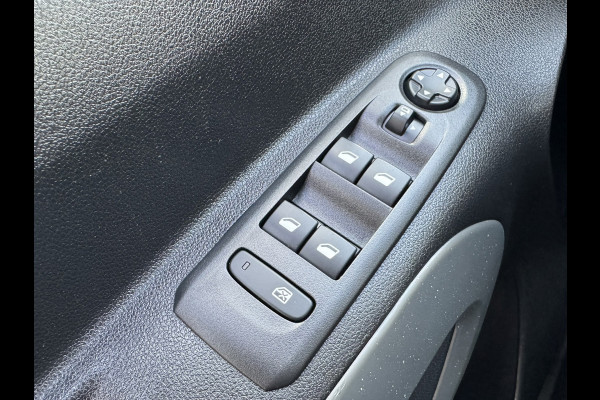 Citroën Berlingo XL 1.2 PureTech Shine 7p Trekhaak All-Season Banden, Carplay, Navi, Parkeersensoren, Climate Control