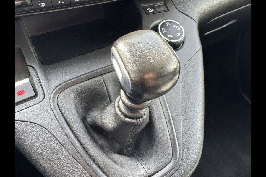 Citroën Berlingo XL 1.2 PureTech Shine 7p Trekhaak All-Season Banden, Carplay, Navi, Parkeersensoren, Climate Control