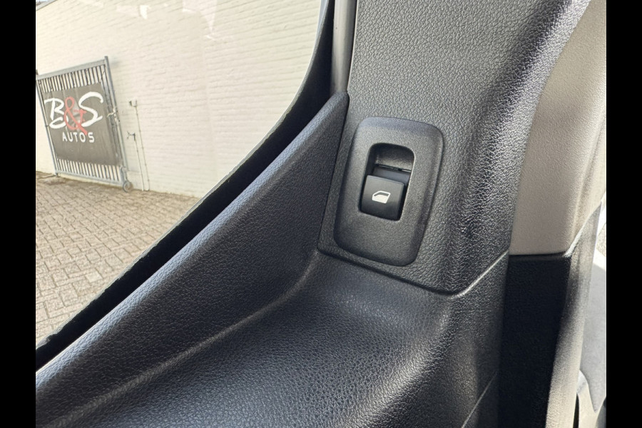 Citroën Berlingo XL 1.2 PureTech Shine 7p Trekhaak All-Season Banden, Carplay, Navi, Parkeersensoren, Climate Control