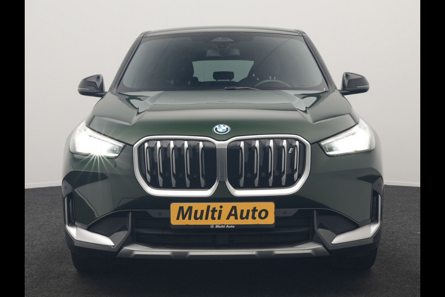 BMW iX1 xDrive30 xLine 67 kWh 306pk Dealer O.H. | Trekhaak Af Fabriek | Camera | Adaptief Onderstel | Lederen Sportstoelen Memory & Verwarmd | Sfeerverlichting | Apple Carplay | Blis | Navigatie | DAB | Virtual | Cruise Control |