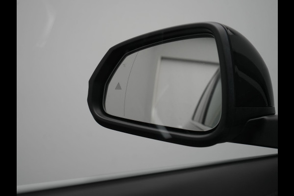 BMW iX1 xDrive30 xLine 67 kWh 306pk Dealer O.H. | Trekhaak Af Fabriek | Camera | Adaptief Onderstel | Lederen Sportstoelen Memory & Verwarmd | Sfeerverlichting | Apple Carplay | Blis | Navigatie | DAB | Virtual | Cruise Control |