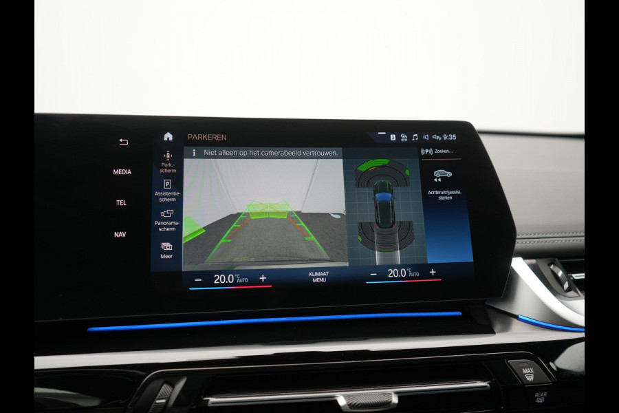 BMW iX1 xDrive30 xLine 67 kWh 306pk Dealer O.H. | Trekhaak Af Fabriek | Camera | Adaptief Onderstel | Lederen Sportstoelen Memory & Verwarmd | Sfeerverlichting | Apple Carplay | Blis | Navigatie | DAB | Virtual | Cruise Control |