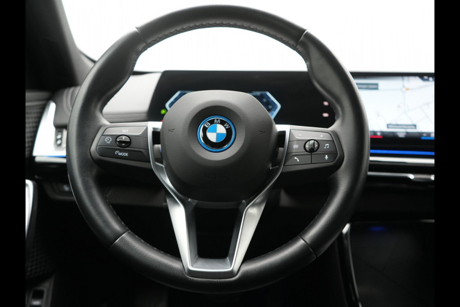 BMW iX1 xDrive30 xLine 67 kWh 306pk Dealer O.H. | Trekhaak Af Fabriek | Camera | Adaptief Onderstel | Lederen Sportstoelen Memory & Verwarmd | Sfeerverlichting | Apple Carplay | Blis | Navigatie | DAB | Virtual | Cruise Control |