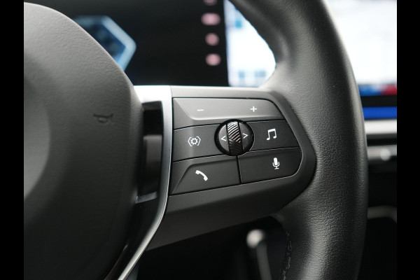BMW iX1 xDrive30 xLine 67 kWh 306pk Dealer O.H. | Trekhaak Af Fabriek | Camera | Adaptief Onderstel | Lederen Sportstoelen Memory & Verwarmd | Sfeerverlichting | Apple Carplay | Blis | Navigatie | DAB | Virtual | Cruise Control |