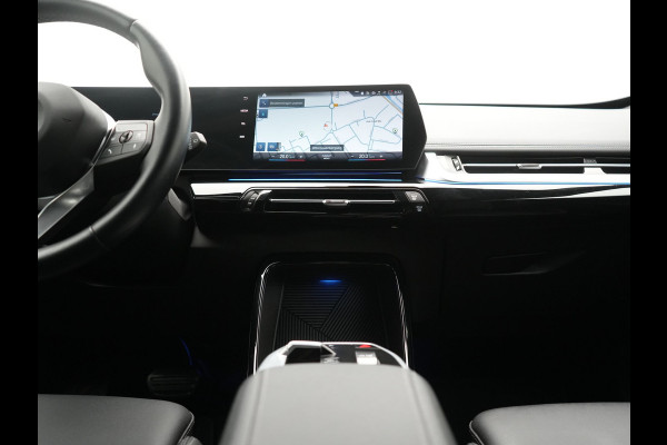 BMW iX1 xDrive30 xLine 67 kWh 306pk Dealer O.H. | Trekhaak Af Fabriek | Camera | Adaptief Onderstel | Lederen Sportstoelen Memory & Verwarmd | Sfeerverlichting | Apple Carplay | Blis | Navigatie | DAB | Virtual | Cruise Control |