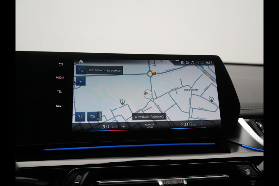 BMW iX1 xDrive30 xLine 67 kWh 306pk Dealer O.H. | Trekhaak Af Fabriek | Camera | Adaptief Onderstel | Lederen Sportstoelen Memory & Verwarmd | Sfeerverlichting | Apple Carplay | Blis | Navigatie | DAB | Virtual | Cruise Control |