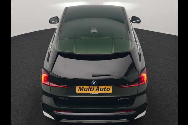 BMW iX1 xDrive30 xLine 67 kWh 306pk Dealer O.H. | Trekhaak Af Fabriek | Camera | Adaptief Onderstel | Lederen Sportstoelen Memory & Verwarmd | Sfeerverlichting | Apple Carplay | Blis | Navigatie | DAB | Virtual | Cruise Control |