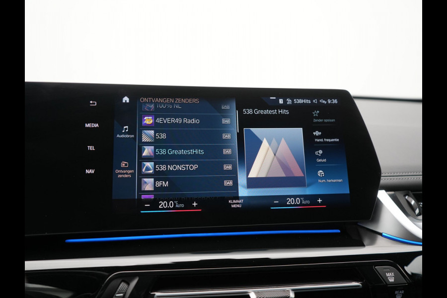 BMW iX1 xDrive30 xLine 67 kWh 306pk Dealer O.H. | Trekhaak Af Fabriek | Camera | Adaptief Onderstel | Lederen Sportstoelen Memory & Verwarmd | Sfeerverlichting | Apple Carplay | Blis | Navigatie | DAB | Virtual | Cruise Control |