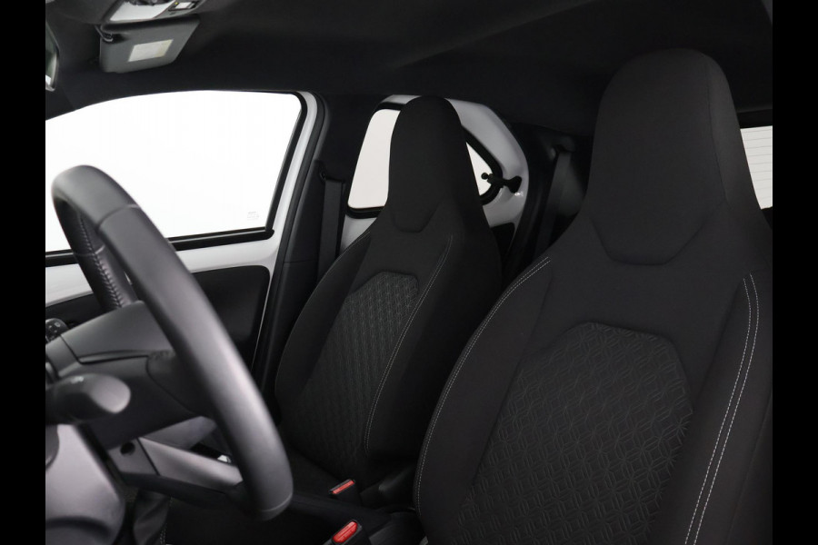 Toyota Aygo X 1.0 VVT-i MT Pulse Bi-Tone | Apple Carplay & AndroidAUTO | Climate Control | Lichtmetalen velgen |