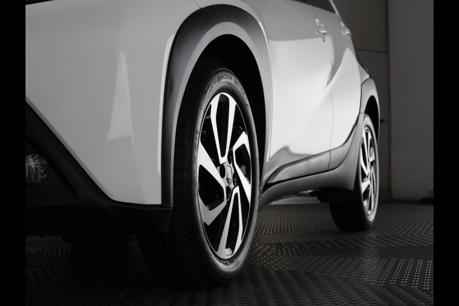 Toyota Aygo X 1.0 VVT-i MT Pulse Bi-Tone | Apple Carplay & AndroidAUTO | Climate Control | Lichtmetalen velgen |