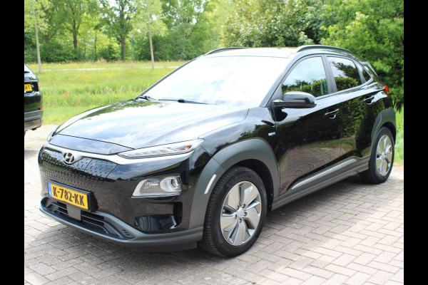 Hyundai Kona EV Premium 64 kWh | Trekhaak | Leder | Stoelverwarming/Koeling | Krell |