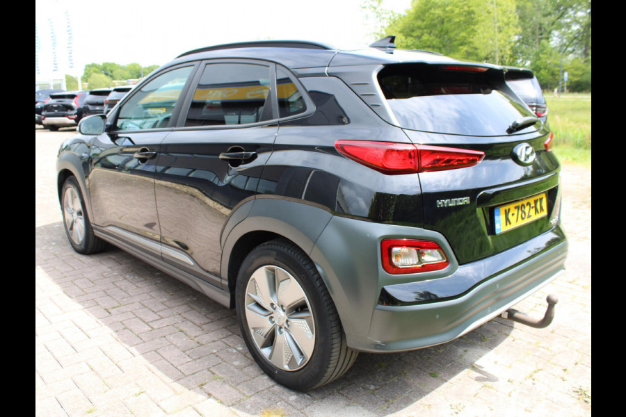 Hyundai Kona EV Premium 64 kWh | Trekhaak | Leder | Stoelverwarming/Koeling | Krell |