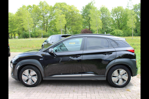 Hyundai Kona EV Premium 64 kWh | Trekhaak | Leder | Stoelverwarming/Koeling | Krell |