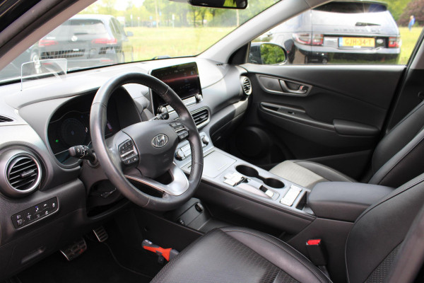 Hyundai Kona EV Premium 64 kWh | Trekhaak | Leder | Stoelverwarming/Koeling | Krell |
