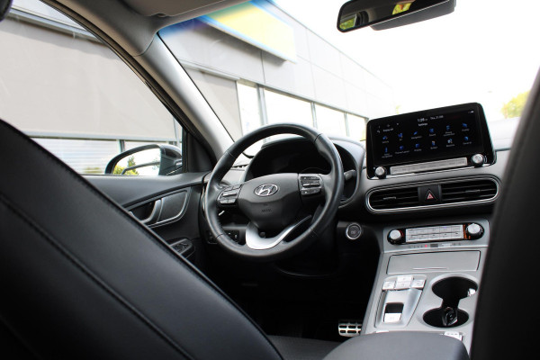 Hyundai Kona EV Premium 64 kWh | Trekhaak | Leder | Stoelverwarming/Koeling | Krell |