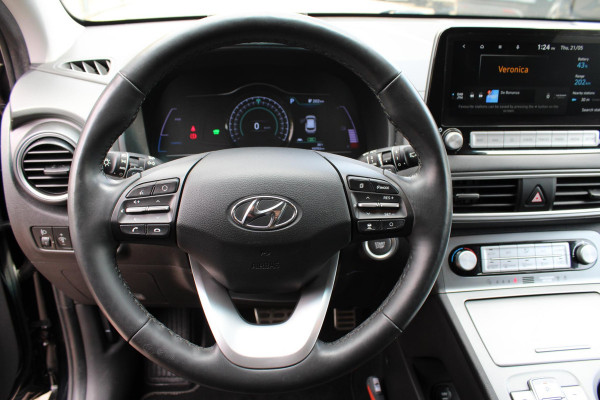 Hyundai Kona EV Premium 64 kWh | Trekhaak | Leder | Stoelverwarming/Koeling | Krell |