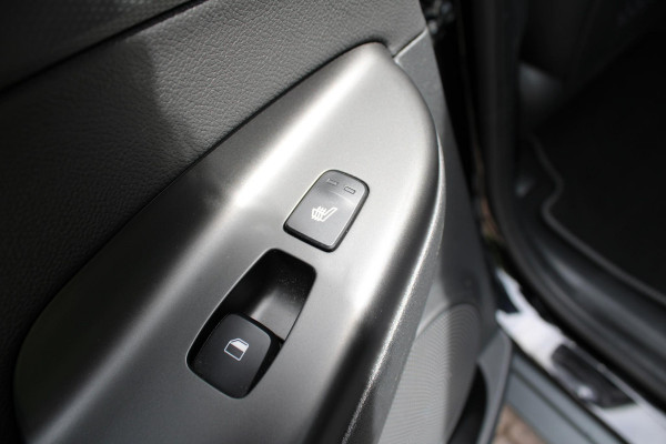 Hyundai Kona EV Premium 64 kWh | Trekhaak | Leder | Stoelverwarming/Koeling | Krell |