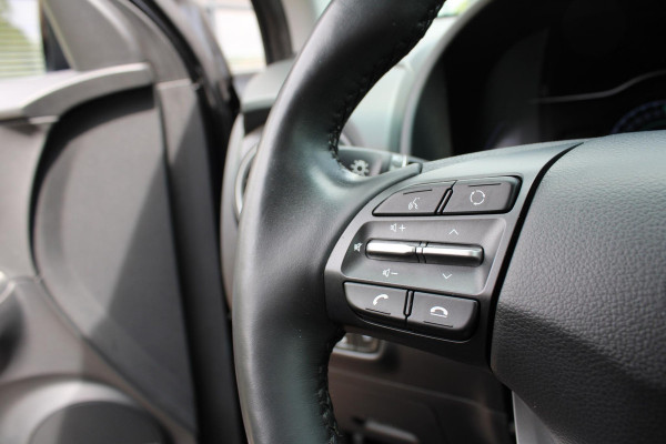 Hyundai Kona EV Premium 64 kWh | Trekhaak | Leder | Stoelverwarming/Koeling | Krell |