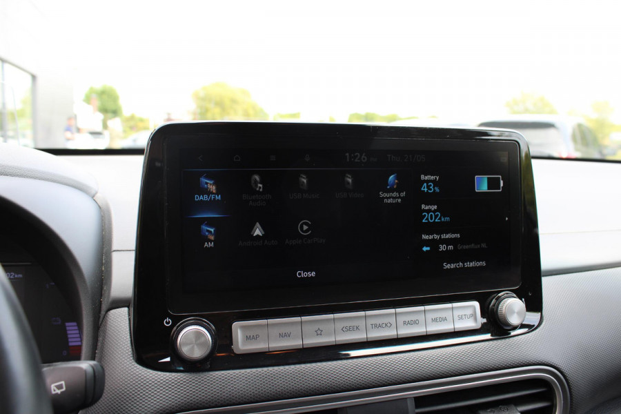 Hyundai Kona EV Premium 64 kWh | Trekhaak | Leder | Stoelverwarming/Koeling | Krell |