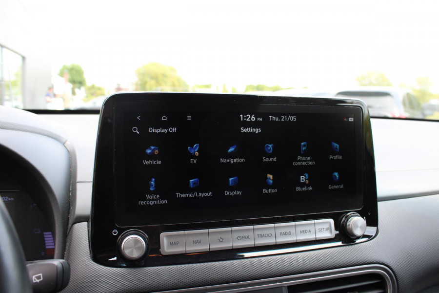 Hyundai Kona EV Premium 64 kWh | Trekhaak | Leder | Stoelverwarming/Koeling | Krell |