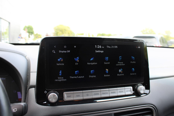 Hyundai Kona EV Premium 64 kWh | Trekhaak | Leder | Stoelverwarming/Koeling | Krell |