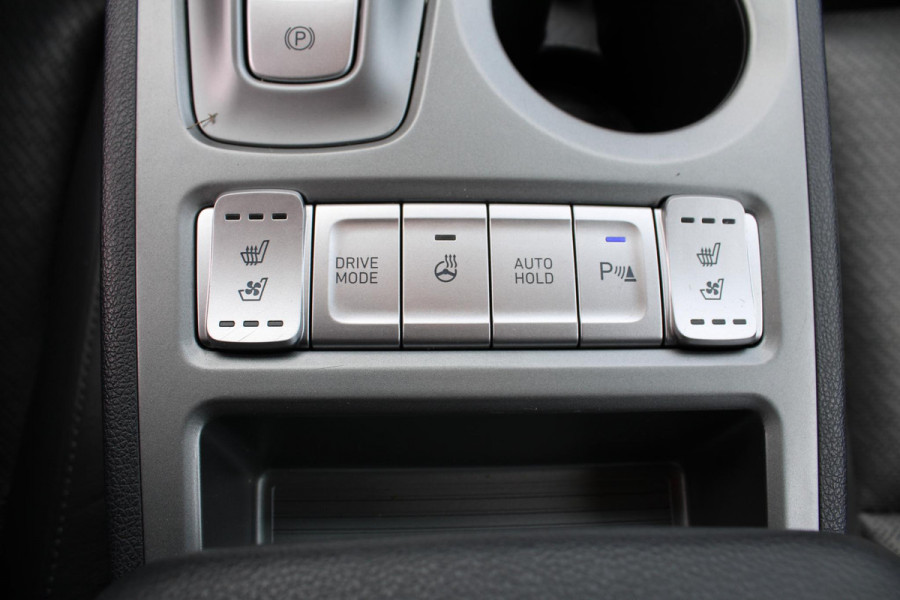 Hyundai Kona EV Premium 64 kWh | Trekhaak | Leder | Stoelverwarming/Koeling | Krell |