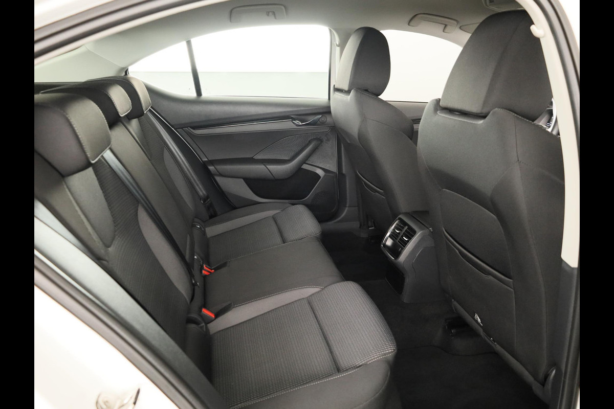 Škoda Octavia Ambition 1.0 e-TSI 110pk DSG-7 | Navigatie | Park Assist | Stoelverwarming | Led verlichting | 17 inch zwarte velgen | Verlengde garantie