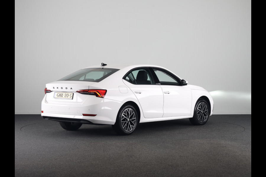 Škoda Octavia Ambition 1.0 e-TSI 110pk DSG-7 | Navigatie | Park Assist | Stoelverwarming | Led verlichting | 17 inch zwarte velgen | Verlengde garantie