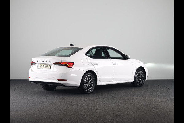 Škoda Octavia Ambition 1.0 e-TSI 110pk DSG-7 | Navigatie | Park Assist | Stoelverwarming | Led verlichting | 17 inch zwarte velgen | Verlengde garantie