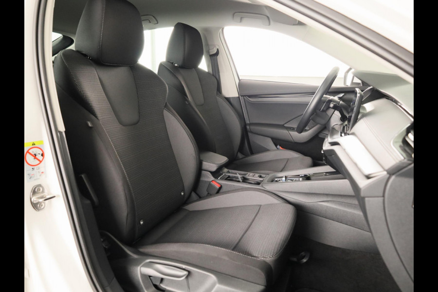 Škoda Octavia Ambition 1.0 e-TSI 110pk DSG-7 | Navigatie | Park Assist | Stoelverwarming | Led verlichting | 17 inch zwarte velgen | Verlengde garantie