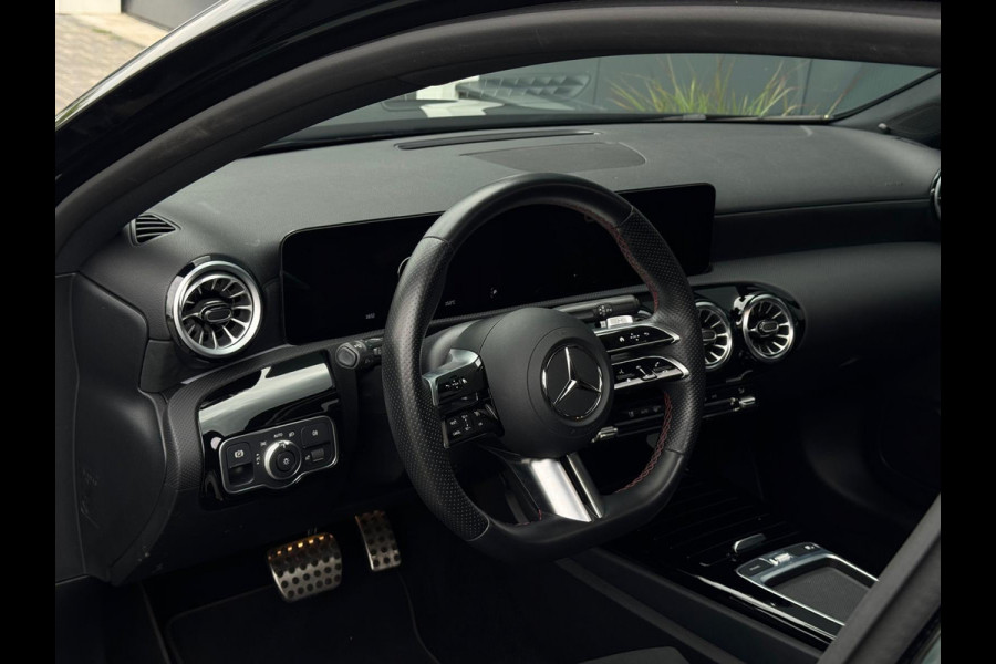 Mercedes-Benz A-Klasse 250 4MATIC AMG Line FULL PANO NAVI WIDESCREEN