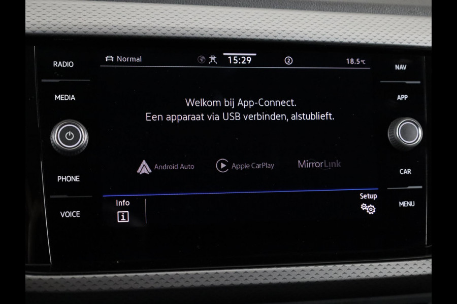 Volkswagen T-Cross 1.0 TSI R-Line 110PK | Automaat | Navigatie | Camera | Digitaal dashboard | Stoelverwarming
