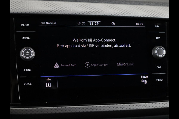 Volkswagen T-Cross 1.0 TSI R-Line 110PK | Automaat | Navigatie | Camera | Digitaal dashboard | Stoelverwarming