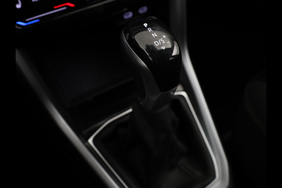 Volkswagen T-Cross 1.0 TSI R-Line 110PK | Automaat | Navigatie | Camera | Digitaal dashboard | Stoelverwarming
