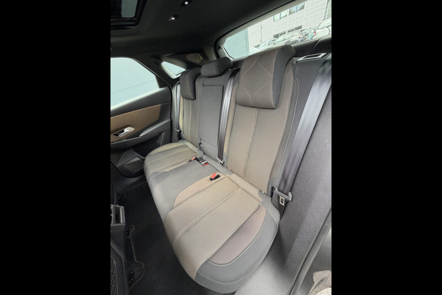 DS Ds 7 Crossback 180pk So Chic (Elektrisch Schuifdak - Trekhaak - Focal Electra - Stoelverwarming - 20"- Camera - LED - Navigatie - Draadloos lad