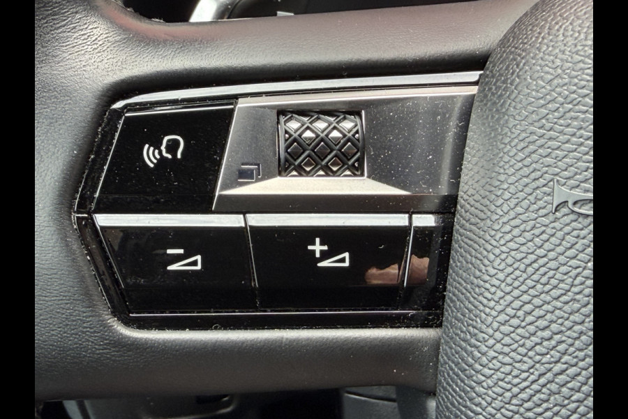 DS Ds 7 Crossback 180pk So Chic (Elektrisch Schuifdak - Trekhaak - Focal Electra - Stoelverwarming - 20"- Camera - LED - Navigatie - Draadloos lad