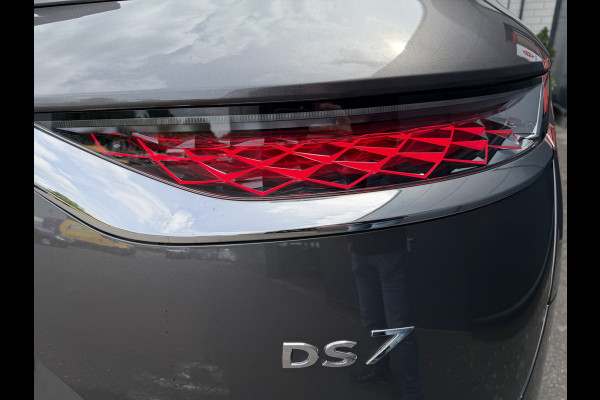 DS Ds 7 Crossback 180pk So Chic (Elektrisch Schuifdak - Trekhaak - Focal Electra - Stoelverwarming - 20"- Camera - LED - Navigatie - Draadloos lad