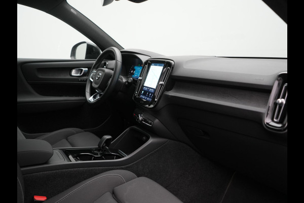 Volvo XC40 Recharge Ultimate 67 kWh 231pk Dealer O.H. | Trekhaak Af Fabriek | Panodak | Adaptive Cruise | 360 Camera | Harman / Kardon | Warmtepomp | Sportstoelen Memory & Verwarmd | Keyless | Blis | Stuur Verwarmd | Google Assistent | DAB |