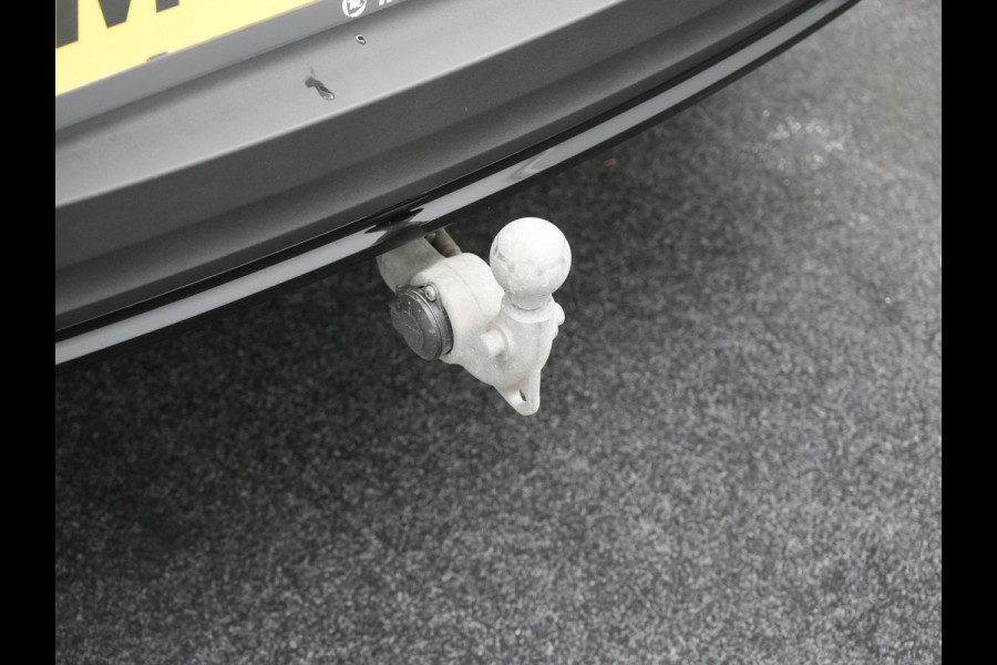 Volvo XC40 Recharge Ultimate 67 kWh 231pk Dealer O.H. | Trekhaak Af Fabriek | Panodak | Adaptive Cruise | 360 Camera | Harman / Kardon | Warmtepomp | Sportstoelen Memory & Verwarmd | Keyless | Blis | Stuur Verwarmd | Google Assistent | DAB |