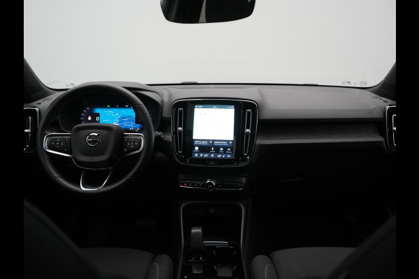 Volvo XC40 Recharge Ultimate 67 kWh 231pk Dealer O.H. | Trekhaak Af Fabriek | Panodak | Adaptive Cruise | 360 Camera | Harman / Kardon | Warmtepomp | Sportstoelen Memory & Verwarmd | Keyless | Blis | Stuur Verwarmd | Google Assistent | DAB |