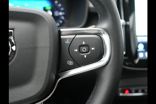 Volvo XC40 Recharge Ultimate 67 kWh 231pk Dealer O.H. | Trekhaak Af Fabriek | Panodak | Adaptive Cruise | 360 Camera | Harman / Kardon | Warmtepomp | Sportstoelen Memory & Verwarmd | Keyless | Blis | Stuur Verwarmd | Google Assistent | DAB |