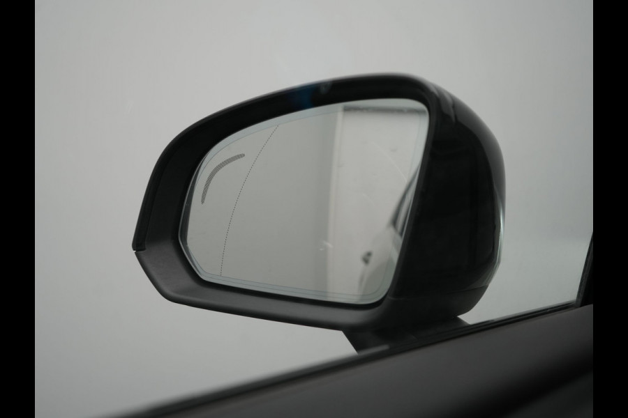 Volvo XC40 Recharge Ultimate 67 kWh 231pk Dealer O.H. | Trekhaak Af Fabriek | Panodak | Adaptive Cruise | 360 Camera | Harman / Kardon | Warmtepomp | Sportstoelen Memory & Verwarmd | Keyless | Blis | Stuur Verwarmd | Google Assistent | DAB |